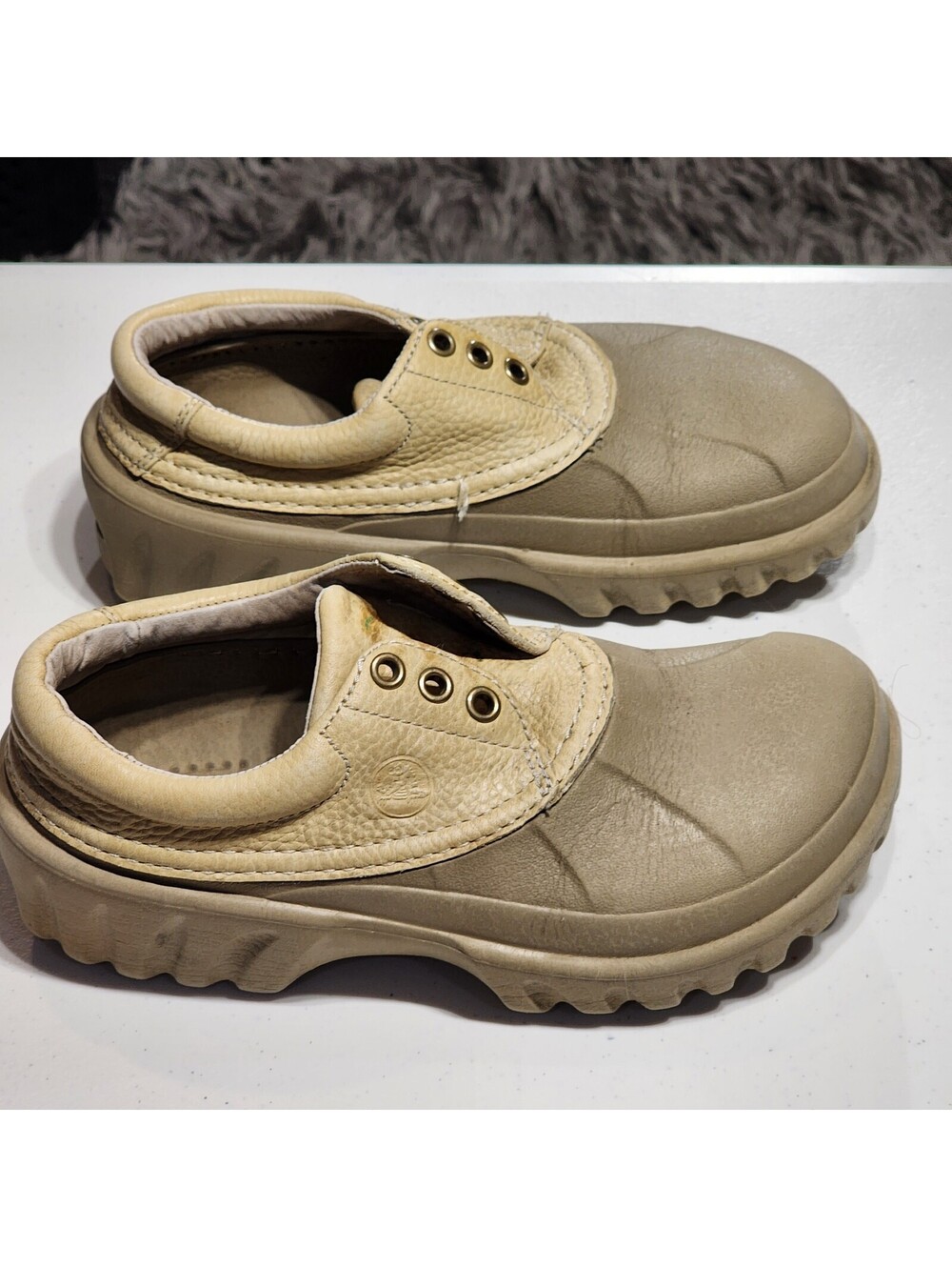 Crocs Leather Lace Up Casual Shoes Beige Comfort US 7 Rubber Outsole